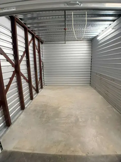 Exterior view of Storage Solutions Plus Tower Oaks building